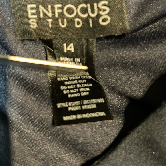 THIS CUTE FLORAL PIECE WILL MAKE YOU FEEL GREAT. - Picture 3 of 4